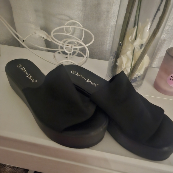 Nature Breeze Sleek Black Platform Slides - Picture 1 of 8